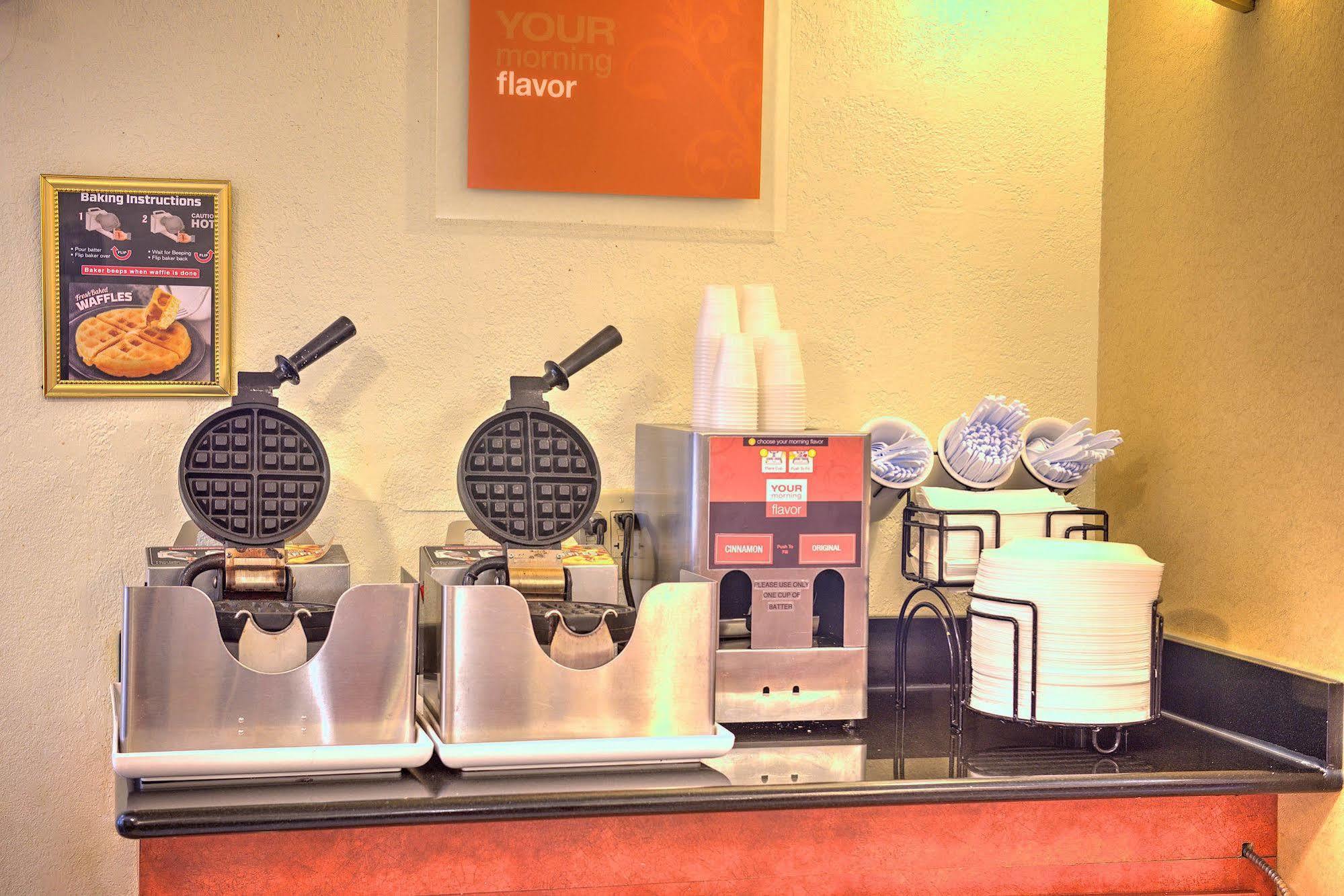 彭萨科拉康福特茵酒店 - 大学区店 外观 照片